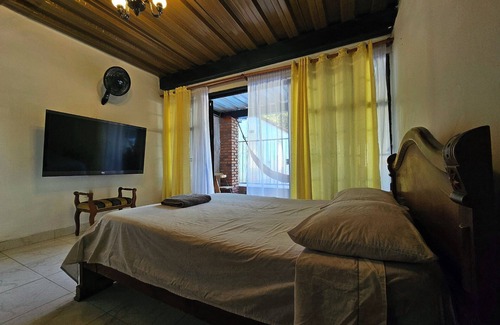 Garzon Bed & Breakfast | Matrimonial Suite - Exclusive area with hammock in front of the Swimming Pool