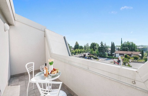 Sirmione Apartment | Matta Apartment 400m From The Lake, Sirmione, Italy