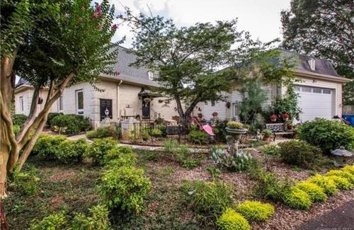 Matthews Bed & Breakfast | Matthews Manor Bed & Breakfast