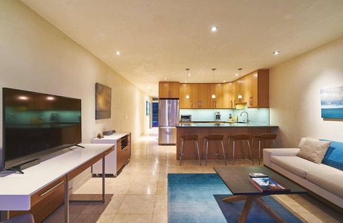 Kuau Condo | Maui Modern North Shore Beach Condo - Walk to Mamas Fish House! AC, Fast WiFi