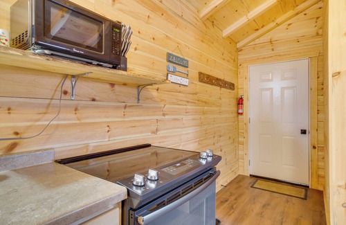Mauston Apartment | Mauston Studio Cabin ~ 15 Mi to Wisconsin Dells!