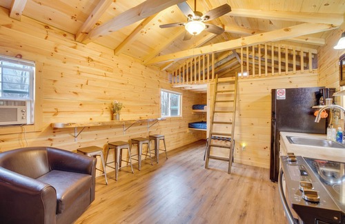 Mauston Apartment | Mauston Studio Cabin ~ 15 Mi to Wisconsin Dells!