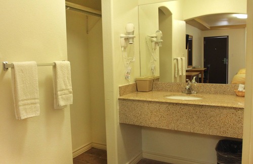 Eagle Pass Hotel | Maverick Inn