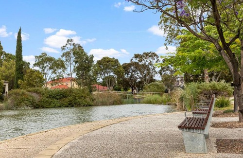 Mawson Lakes Apartment | Mawson Lakes Retreat - 3BR, Wifi, Parking