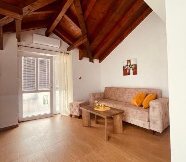 Veliko Gradiste Apartment | Max