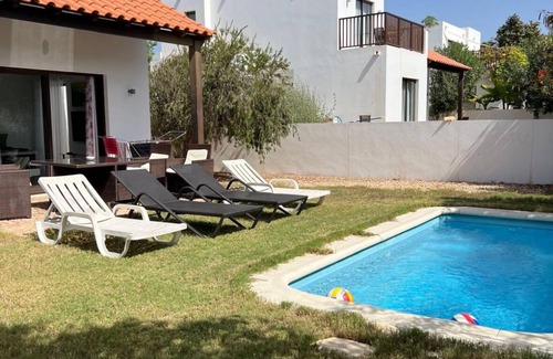 Santa Maria Villa | *MAY 2025 NEW DECOR/SEA VIEW 3 BED/3 BATH VILLA. FREE FAST WIFI*