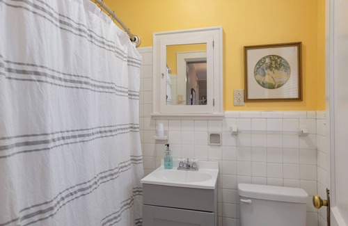 Fletcher House | May Acres Cottage -South Asheville amidst 15 acres with sunrise & mountain views