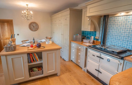 Lustleigh Cottage | MAY BLOSSOM BARN, family friendly, with open fire in Lustleigh