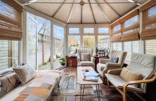 Bourne End House | Maya residence