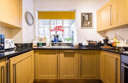 Mayfair Apartment | Mayfair Centre 3-Bed 5-Guest Art Nouveau Flat in 1729 Private House