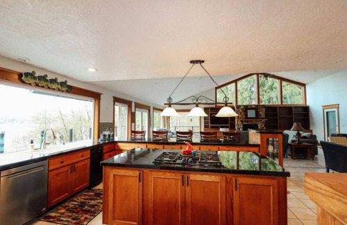 Mossyrock Cabin | Mayfield Lake Waterfront Escape