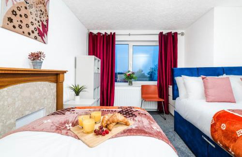 Hemel Hempstead Apartment | Mayflower House Contractors, Families, Relocators, Free parking