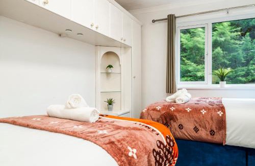 Hemel Hempstead Apartment | Mayflower House Contractors, Families, Relocators, Free parking
