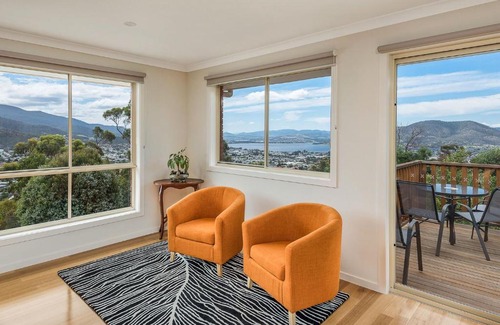 West Moonah House | Mayhill Views space and style