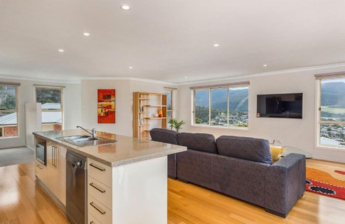 West Moonah House | Mayhill Views space and style