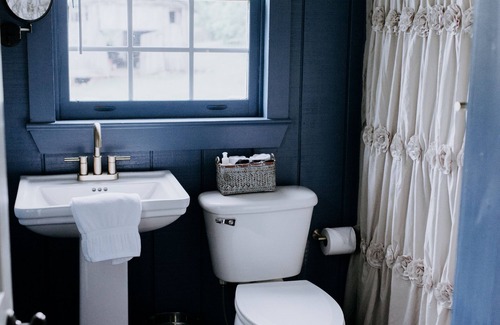 Orange Bed & Breakfast | Mayhurst Inn