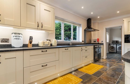 Kilgetty House | Maynor - Luxury House, Log Burner, Central
