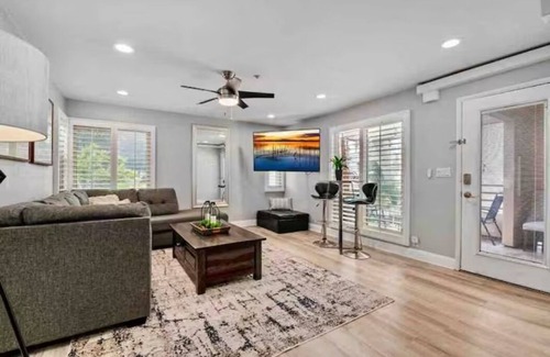 South Mission Beach House | MB 3BR Contemporary sleeps 14 Guests by Sand AC+Garage