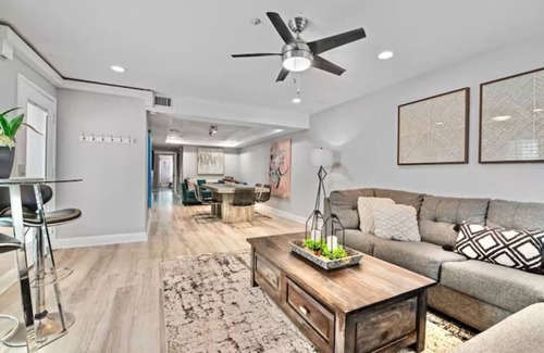 South Mission Beach House | MB 3BR Contemporary sleeps 14 Guests by Sand AC+Garage