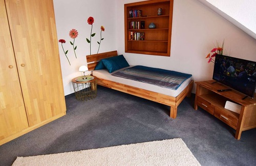 Meerbusch Apartment | MB02 Holiday apartment in Meerbusch with a large eat-in kitchen, free parking and W-LAN