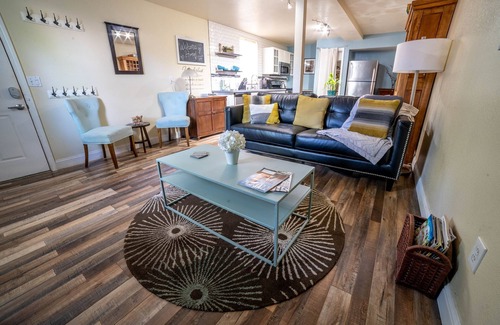 Central Sacramento Apartment | McKinley Spacious Midtown Apartment In A Historic Bungalow *Virtual Tour