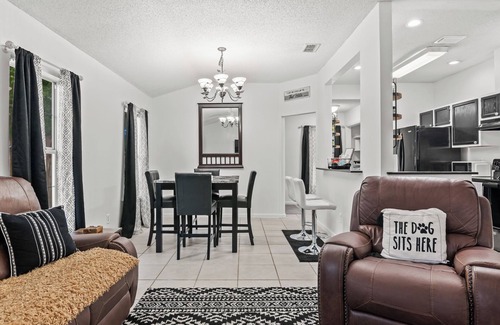 Crawfordville House | McMahon's Tail-Waggin' Retreat in the Heart of Crawfordville with AC, Fenced.