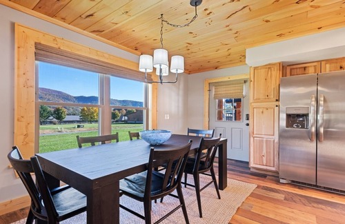 Valley Creek Run Cabin | Meadow Breeze/360-Degree Mountain Landscapes/Fire Pit - Twin Cabin