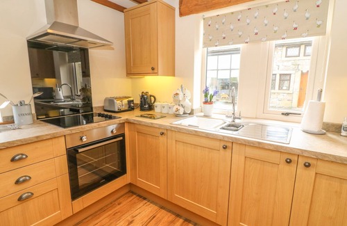 Cowling Cottage | MEADOW COTTAGE, family friendly, with a garden in Cowling