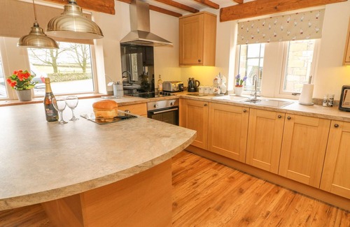 Cowling Cottage | MEADOW COTTAGE, family friendly, with a garden in Cowling