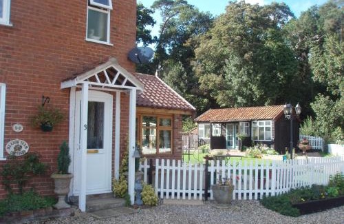 Hethel Bed & Breakfast | Meadow Farm Cottage
