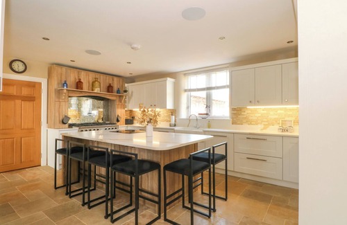 Whitchurch Cottage | MEADOW MANOR AND SPA, pet friendly, luxury holiday cottage in Wem
