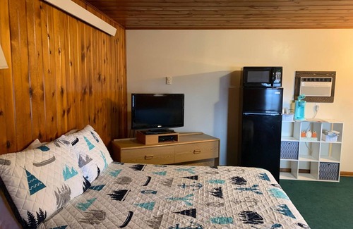Bridgeport Hotel | Meadow Park Motel on 385