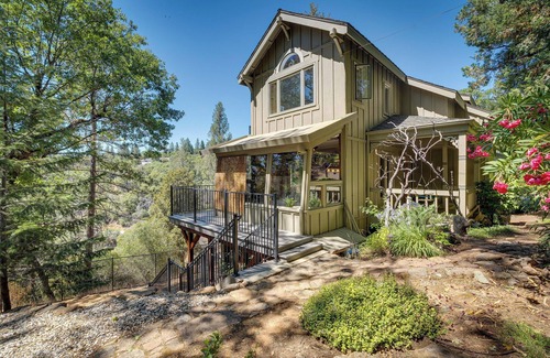 Auburn Cottage | Meadow Vista Mountain Escape w/River Views!