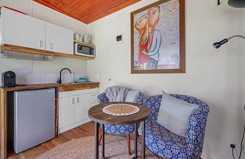 Lidster Villa | Meadowbrook Tiny House - Stay among the best wineries in Orange