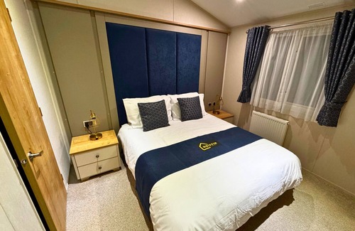 Skegness Cabin | Meadows 33 Hot tub - Southview Holiday Park