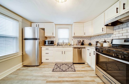 Meadville Apartment | Meadville Apartment w/Deck < 2 Mi to Allegheny!