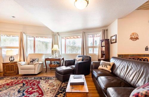 Black Hawk Apartment | Meandering Moose Apartment Vacation Rental