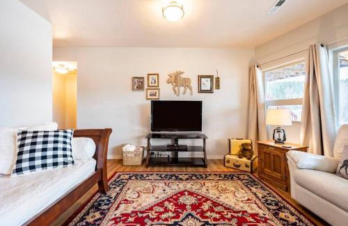 Black Hawk Apartment | Meandering Moose Apartment Vacation Rental