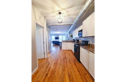 Tri-Taylor Apartment | Medical District Gem III