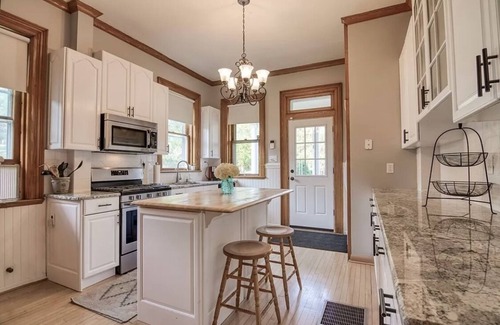 Derrick City House | medical professional/short term rental
