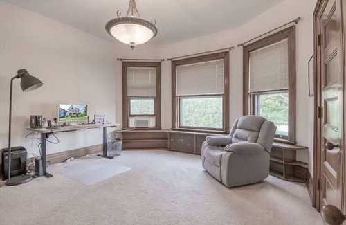 Derrick City House | medical professional/short term rental