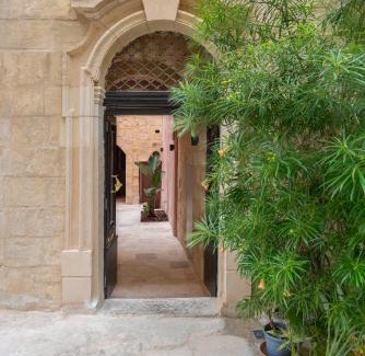 Senglea House | Medieval Knights house GF with Seaview at the Three Cities Marina