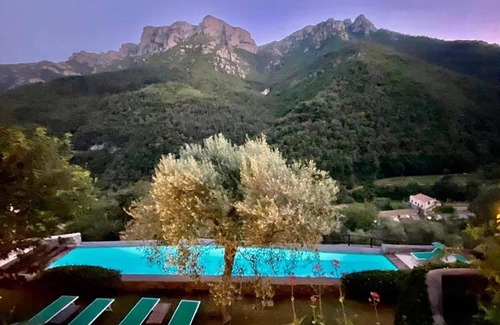 Colletta Cottage | Medieval mountain setting with private garden