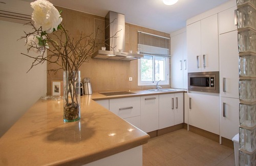 San Lorenzo Apartment | Medina Apartment with Garage 3 pax historic district