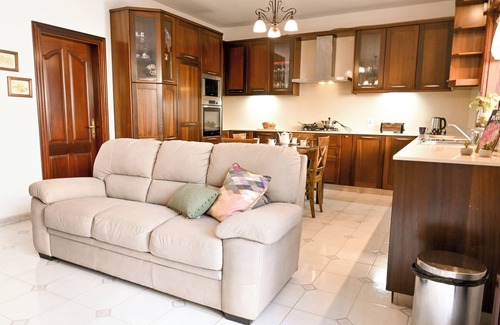 Qawra Villa | Mediterranea Sunny Maltese Townhouse, Saint Paul's Bay, Malta