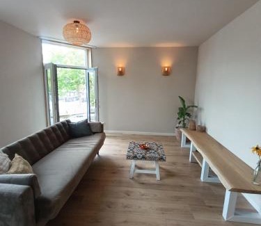 Bodegraven Apartment | Mediterranean apartment with home theater