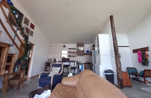 Vernon County Cabin | Mee Mee's Cabin Retreat- River, nature, small town, Hot Tubn