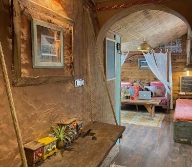 Sanjauli Hotel | MeenaBagh Villa Rooms & Cafe