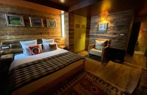 Sanjauli Hotel | MeenaBagh Villa Rooms & Cafe
