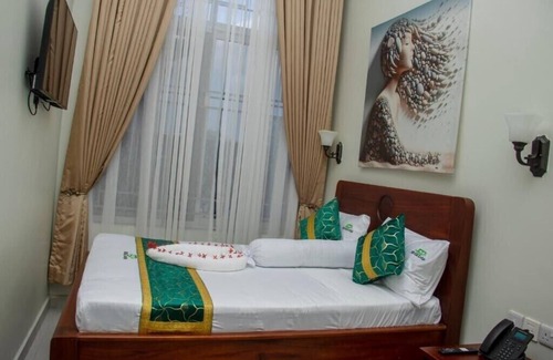 Dar es Salaam Bed & Breakfast | MEGA Lodge